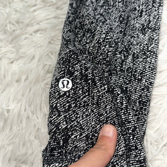 Lululemon Run On Crop (21") Power Luxtreme Irregular Denim Twill Black White - Picture 5 of 7
